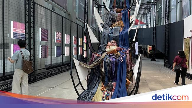 Potret Kerennya Pameran The Flying Cloth di Museum Nasional