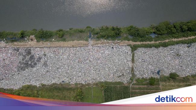 Viral Hamparan Sampah di Bantaran Kali CBL Bekasi, Ini Respons Pj Bupati