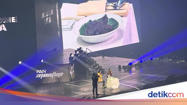 Lisa BLACKPINK Cicip Rendang Saat Fan Meetup di Jakarta