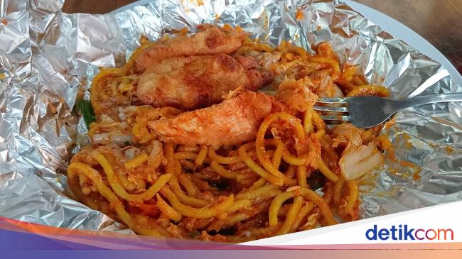 Smokey Sedap! Mie Bakar Bude Topping Mozzarella Harga Rp 20 Ribuan