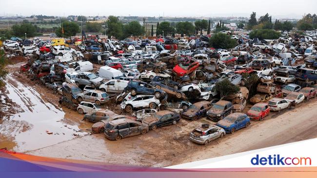 Tragedi Ratusan Ribu Mobil Jadi Rongsokan gegara Banjir Bandang