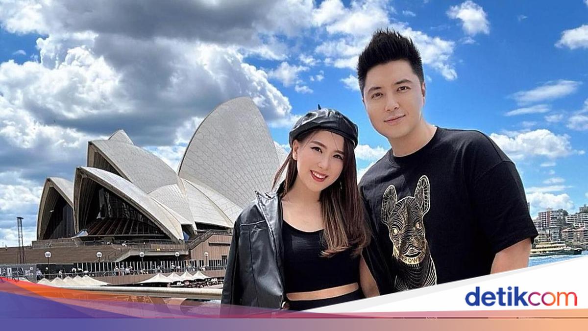 Penyanyi Angela Tee diam-diam melahirkan anak ketiga. Ia ingin menikmati privasi dan fokus kembali ke karir setelah berhenti menambah momongan.