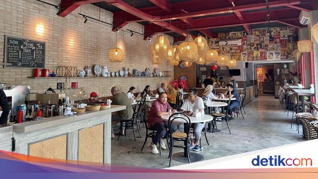 Dari Jauh Seperti Vihara, tapi Ternyata Kuliner Legendaris Rumah Merah