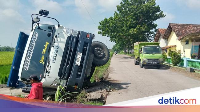 Truk Sering Bikin Celaka, Sudah Saatnya Angkutan Barang Pakai Kereta