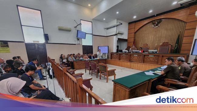 Upaya Tom Lembong Gugurkan Status Tersangkanya