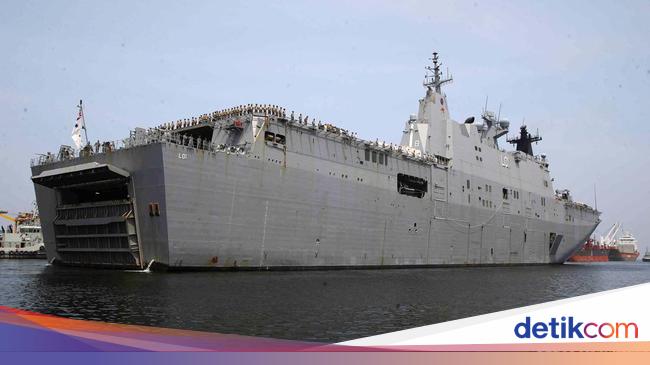 Melihat Lebih Dekat Kapal HMAS Adelaide Australia