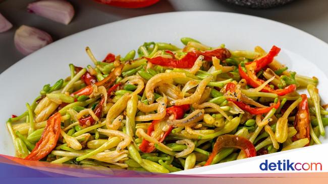 Resep Tumis Bunga Pepaya dan Teri yang Renyah Pedas