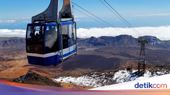 Turis Mendaki Gunung Cuma Pakai Kaos, Ujung-ujungnya Minta Dievakuasi