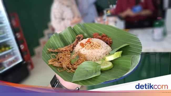 Warungna Tehtata: Nasi Liwet Ngeunah hingga Siomay Ikan buatan Tata Janeta