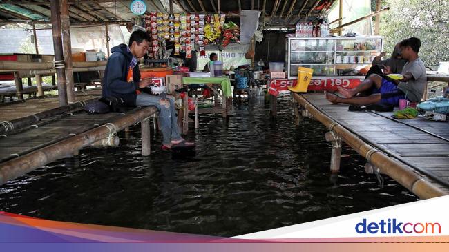 Banjir Rob Rendam Pantai Marunda Jakarta