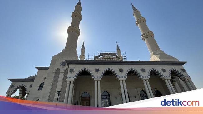 Masjid Biru Dubai, Non Muslim Boleh Masuk