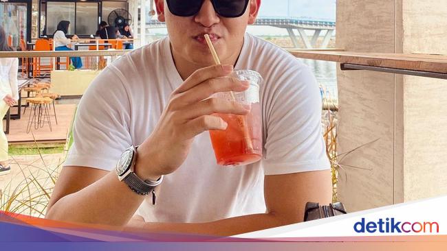 Seru! Ini Momen Randy Martin Kulineran Bareng Keluarga