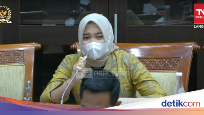 Staf Kejari Tapsel Terisak Saat Audiensi Bareng Jaksa Jovi: Saya Dirugikan