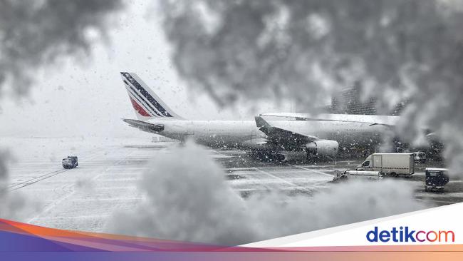 Kota Paris Mulai Diselimuti Salju Musim Dingin