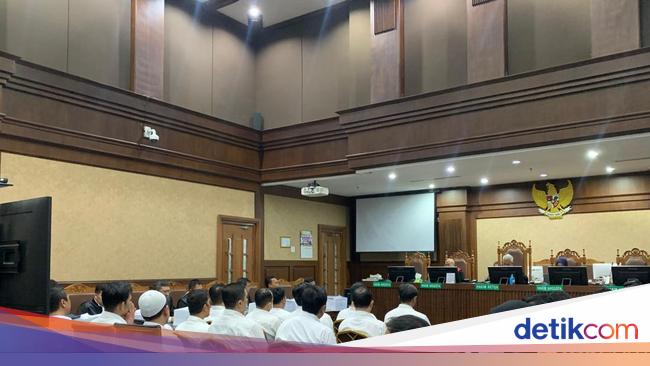 15 Terdakwa Kasus Pungli Rutan KPK Dituntut 4-6 Tahun Penjara