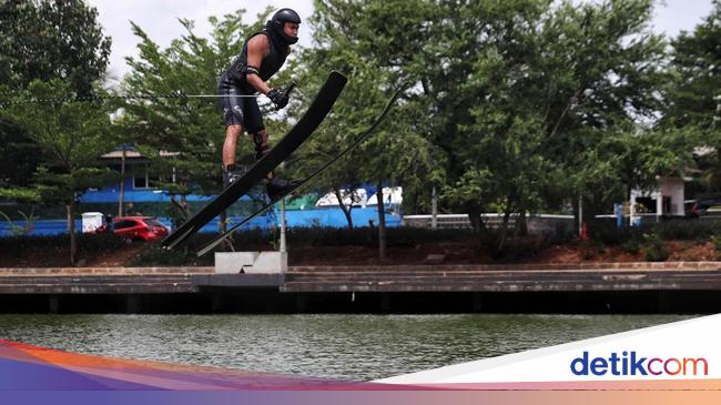 Melihat Atlet Ski Air Latihan di Danau Sunter