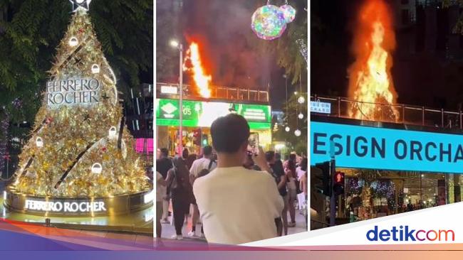 Kacau! Pohon Natal Cokelat Terbakar di Tengah Kota