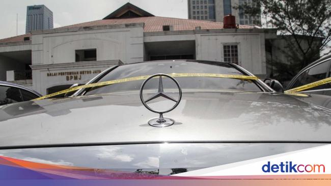 Puluhan Mobil Mewah Disita di Kasus Mafia Judol Komdigi