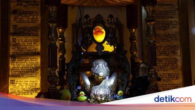 Heboh! Gereja di Spanyol Sembah Bebek