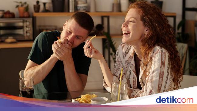 Makan Bareng Keluarga, Pacar Wanita Ini Hina Masakan Ibu