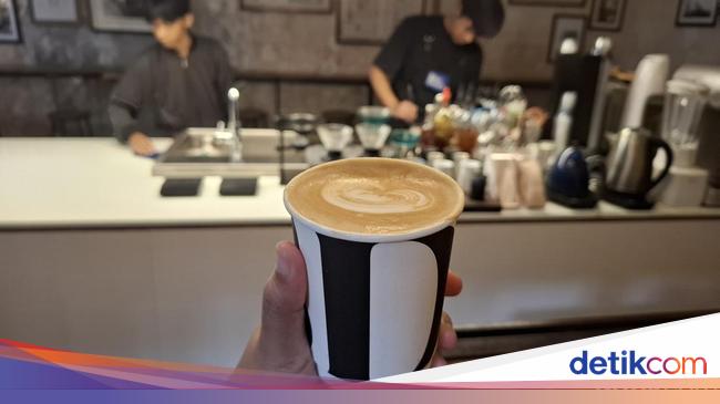 Di Balik Pintu Kecil Kafe Ini Ada Racikan Beragam Kopi Enak