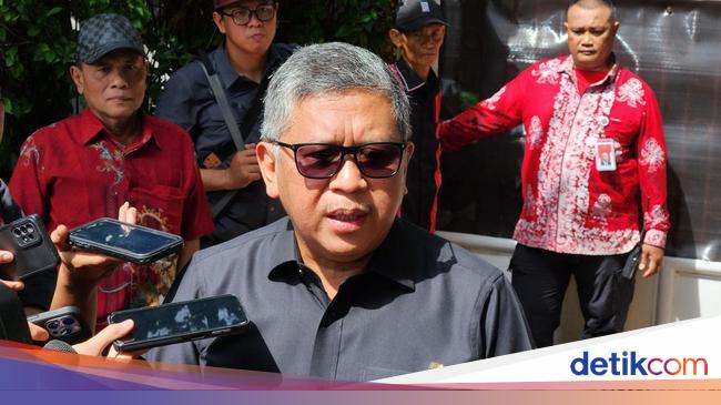 Natalan Hasto Bareng Keluarga Setelah Jadi Tersangka