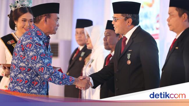 Danny Pomanto Satu-satunya Wali Kota yang Dapat Satyalencana Wira Karya 2024