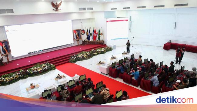 Potret KPU Pantau Rekapitulasi Suara Pilkada 2024