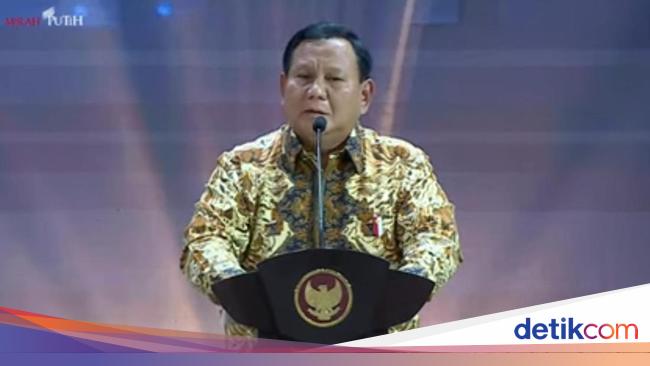 Presiden Prabowo Subianto dalam diskusi dengan tokoh diplomatik nasional