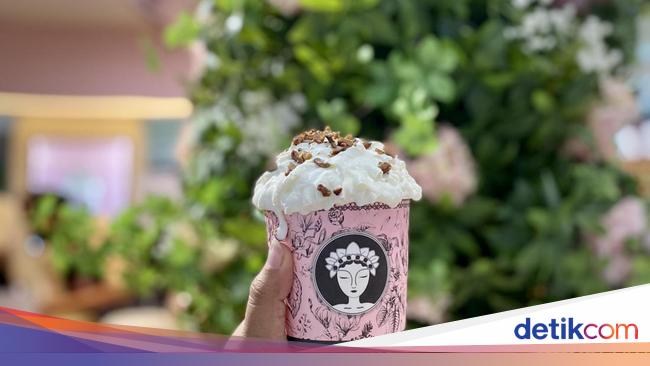 Uniknya Teh Oolong Topping Frappe Pertama di Indonesia