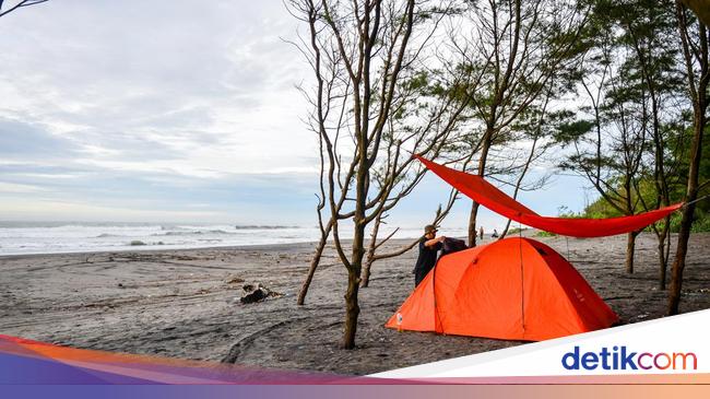 Sensasi Kemah di Pantai Selatan Jawa Barat