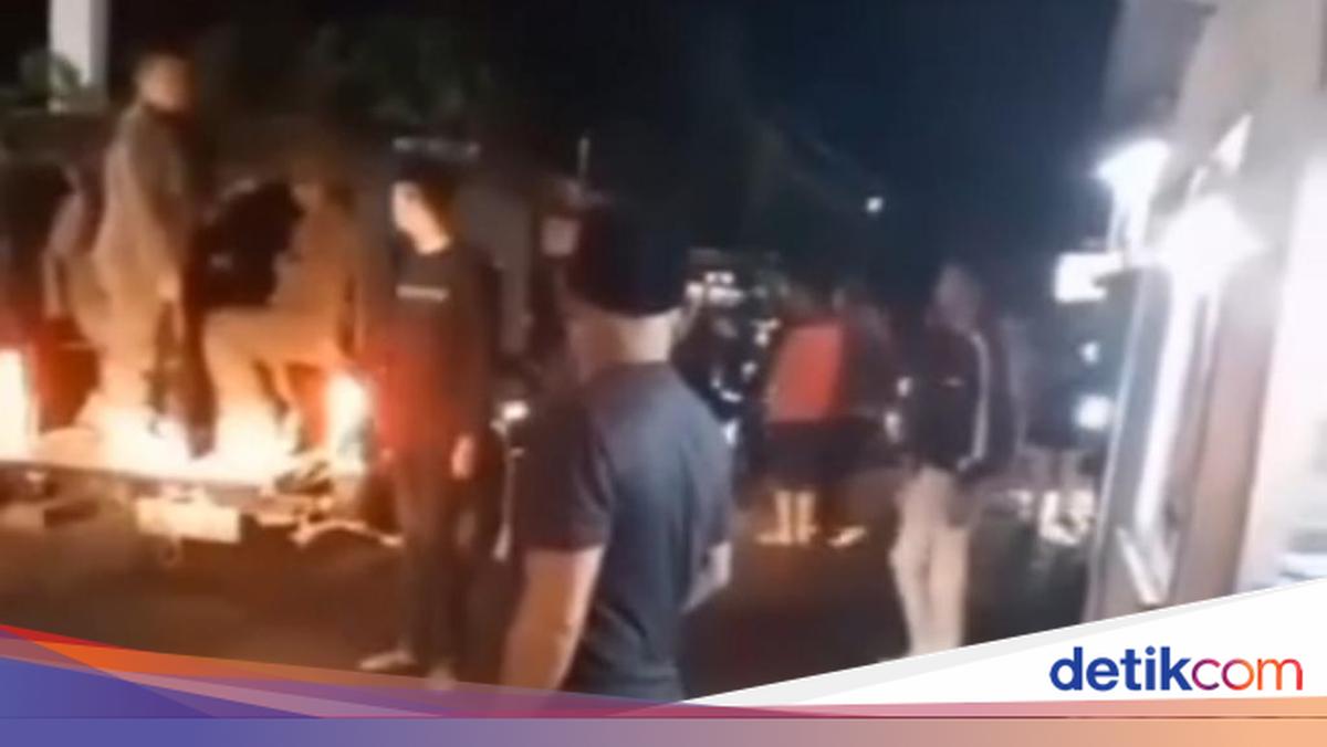 Api Razia's Razia Hiburan Malam di Tretes Pasuruan Ricuh, Terdengar Tembakan Peringatan