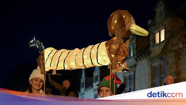 Meriah! Parade Lentera di Bolsover Inggris