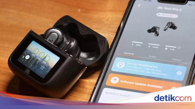 Unboxing JBL Tour Pro 3, TWS Besar yang Kaya Fitur