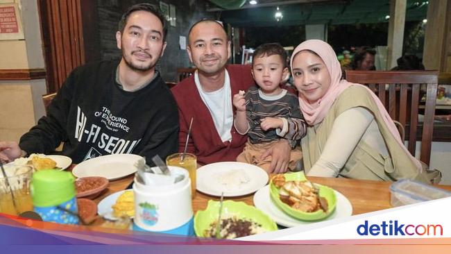 Jeje Govinda Suka Jajan Seblak dan Doyan Jajanan Tradisional