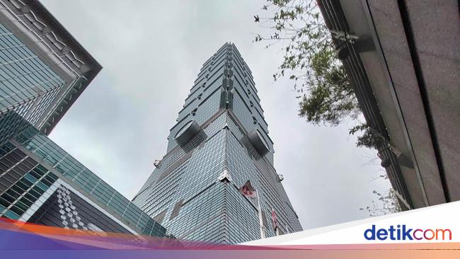 Ini Rasanya Naik ke Gedung Tertinggi Nomor 2 di Dunia