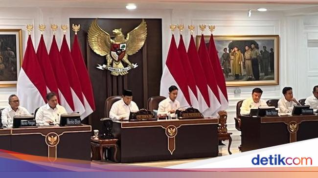 Segini THR &amp; Gaji ke-13 buat Prabowo, Gibran, Menteri, hingga Anggota DPR