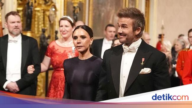 Victoria Beckham Ikut Jamuan Resmi di Buckingham, Gayanya Minimalis Elegan