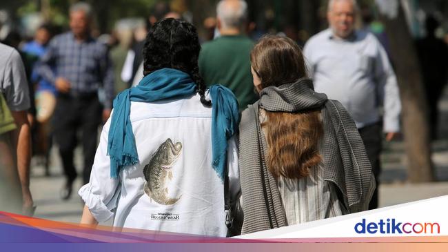 Iran Sahkan UU Hijab Baru di Tengah Gelombang Penolakan