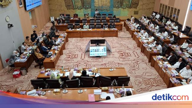 Rapat Bareng DPR, Bos MIND ID Minta Pembatasan Smelter