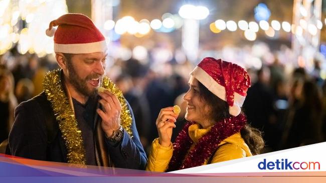 Viral Mitos Makan Anggur di Bawah Meja Datangkan Jodoh, Begini Artinya