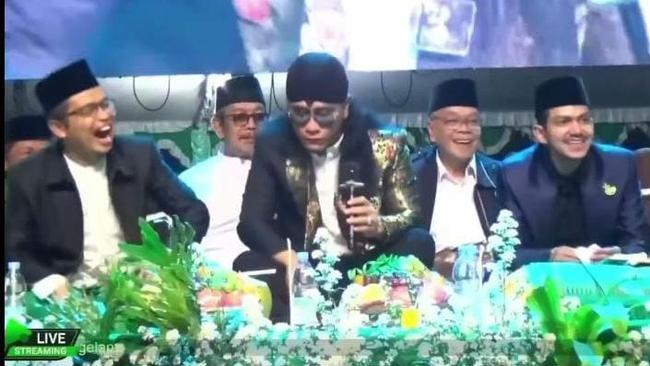 Pengasuh Ponpes yang Viral Ngakak Bareng Gus Miftah Minta Maaf ke Sunhaji