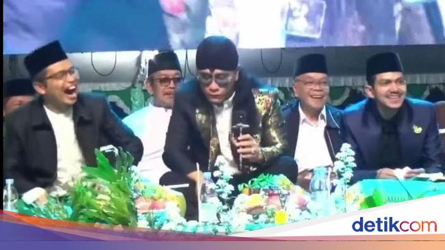 Pengasuh Ponpes yang Viral Ngakak Bareng Gus Miftah Minta Maaf ke Sunhaji