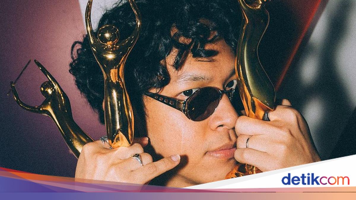 Lirik Lagu Semua Lagu Cinta Terdengar Sama Hindia dengan Chord dan Maknanya