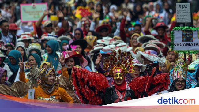 Meriahnya Karnaval Busana Daur Ulang di Bogor