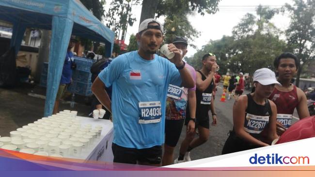 Le Minerale Dukung 10.500 Pelari Taklukkan Rute Borobudur Marathon 2024