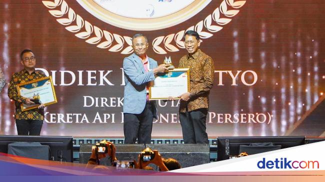 Dirut KAI Borong Penghargaan di Ajang Marketeer of The Year 2024