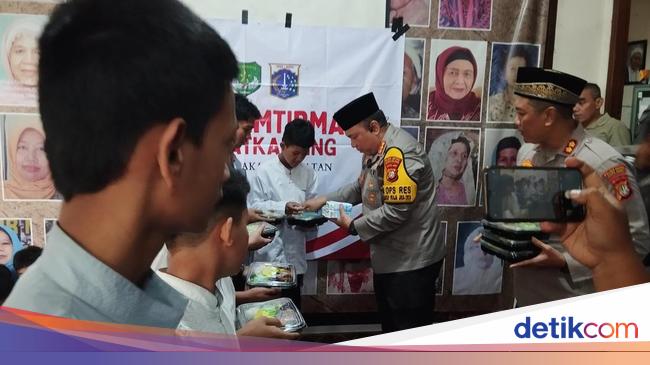 Dukung Program Makan Bergizi Gratis, Polres Jaksel Bagikan Paket ke Ponpes