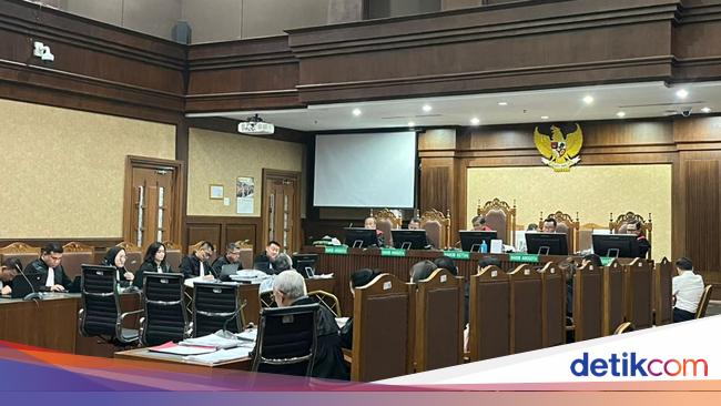 Jaksa Cecar Eks Pejabat Antam soal Pengiriman 100 Kg Emas ke Butik Surabaya