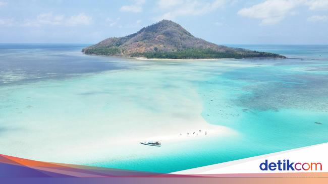 Menyusuri Keindahan Laut Selayar, Makassar